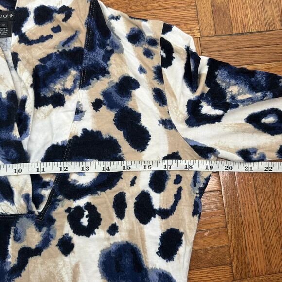 St. John's Shirt Women's Sz M Beige Blue Animal Print Long Sleeve Stretch Knit - Picture 9 of 13